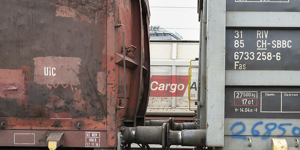 Der Aushubwagen kippte im Puschlav in eine Deponie und brachte zwei weitere Güterwagons zum Entgleisen. (Symbolbild)