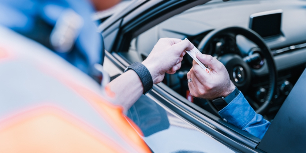 Eine Ölspur führte die Polizei direkt zum fehlbaren Autofahrer. Dessen Führerschein ist nun dahin. (Symbolbild)
