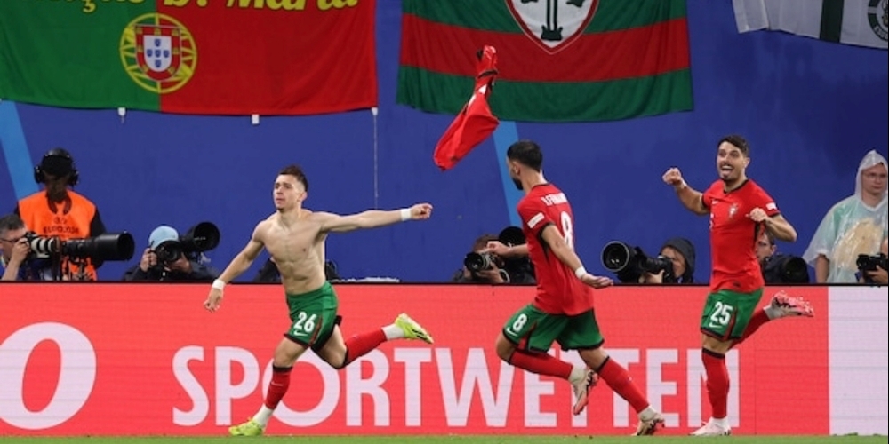 Erlösung in der Nachspielzeit: Conceicao jubelt über seinen Siegestreffer gegen Tschechien.