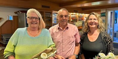 Die diesjährigen Jubilare freuen sich über die gemütliche Feier (v.l.n.r.): Susi Tomaschett, Andreas Zünd und Annelies Sieber