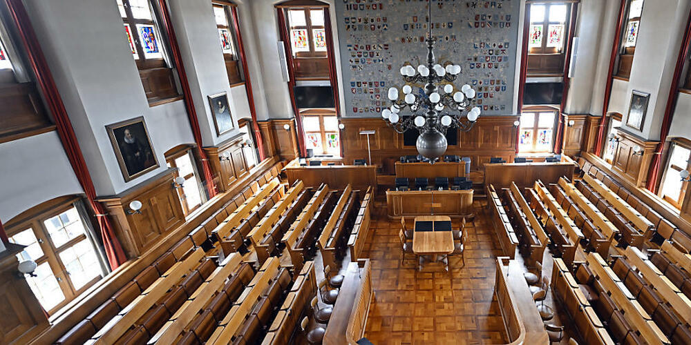 Der enge Saal im Zürcher Rathaus bleibt vorerst unverändert – und weiterhin unbenutzt: Der Denkmalschutz spricht sich gegen geplante Umbauten aus.