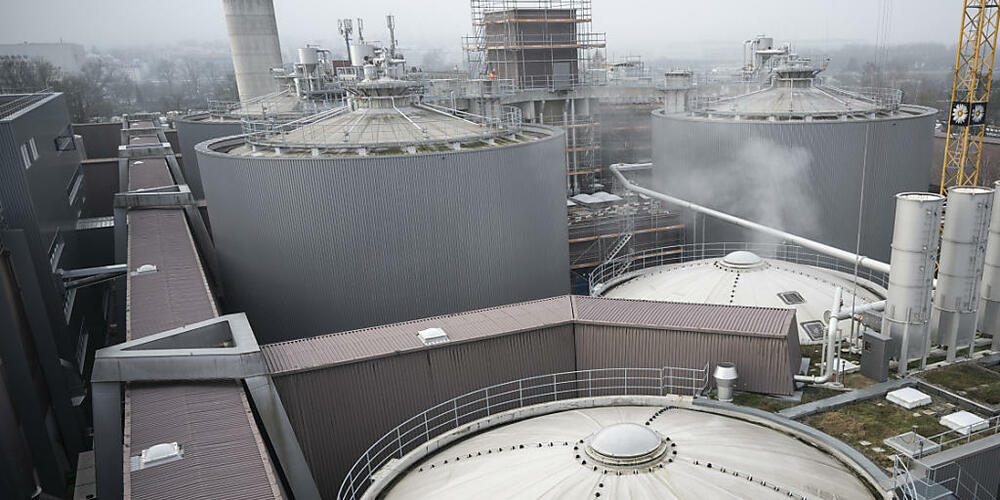 Das CO2, das bei der Verbrennung des Klärschlamms im Werdhölzli entsteht, soll abgeschieden, verflüssigt und eingelagert werden. Ein Teil davon kommt in Recycling-Beton, ein Teil in die Nordsee in Dänemark. 