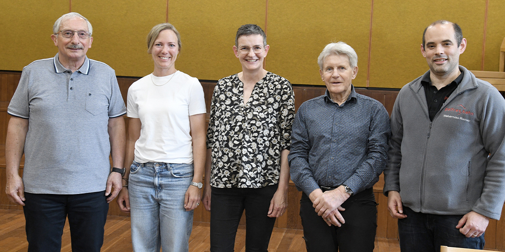 Mutationen: So wie VR-Präsident René Ackermann Aktuarin Patricia Klauser verabschiedet und Nachfolgerin Regula Honegger willkommen heisst, tut es Ignaz Hidber, Technischer Leiter, mit Roman Weberruss, Technischer-Leiter-Stv (von links).