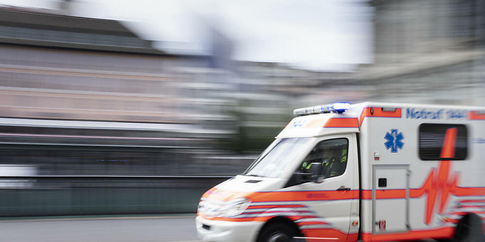 Für eine 24-jährige Velofahrerin in der Stadt Zürich kam die Hilfe am Donnerstagmorgen zu spät. Sie wurde von einem Lastwagen tödlich verletzt. (Symbolbild)