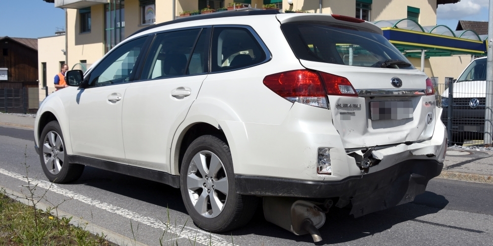 Dieses Auto erlitt am Montag bei einer Auffahrkollision in St.Gallenkappel einen Totalschaden.