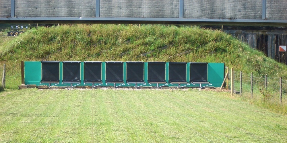  Ein Lärmgutachten zeigt auf, dass bei  einem Gebäude in der Nähe der Schiessanlage die Lärmgrenzwerte überschritten sind.