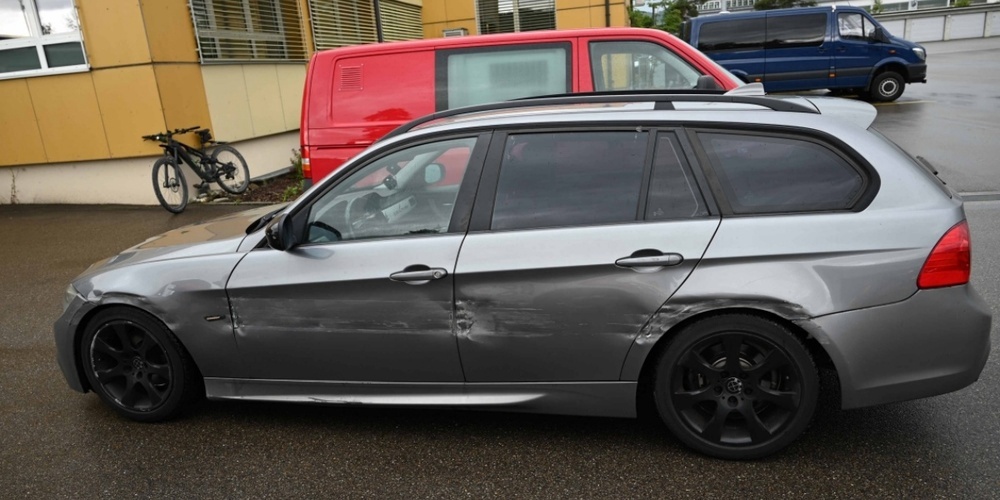 Am Auto entstand Sachschaden.
