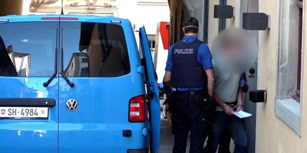 Der Beschuldigte am Dienstagmorgen auf dem Weg zur Verhandlung vor dem Schaffhauser Obergericht.