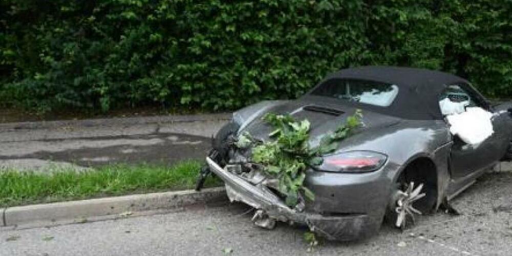 Die Kantonspolizei Zürich nahm am frühen Sonntagmorgen  in Dielsdorf einen Mann fest, der zuvor einen Raserunfall verursacht hatte.