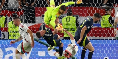 Bei diesem Zusammprall zog sich der ungarische Spieler Varga schwere Gesichtsverletzung zu.