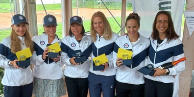 Rita Zenunaj (3.v.l.) und der TC Bonaduz durften zum wiederholten Male den Pokal entgegennehmen.