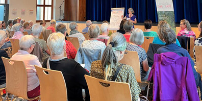 Der Info-Nachmittag von ZÄMEGOLAUFE Hinwil lockte viele Interessierte in den Hirschensaal.