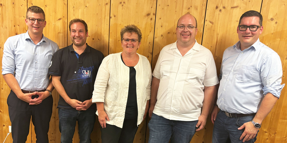 von links: Mike Egger, Lukas Reimann, Nationalräte; Ursula Egli, Stadträtin; Andreas Hüssy Kandidat Stadtrat/Stadtpräsident; David Zuberbühler, Nationalrat 