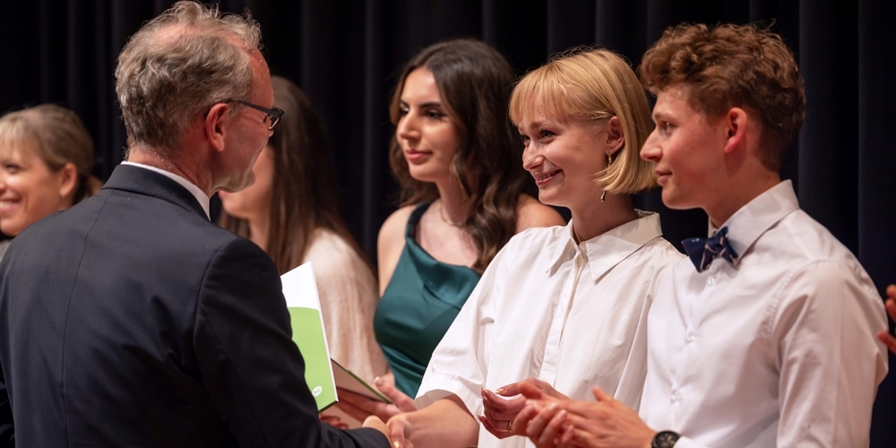 Prof. Dr. Horst Biedermann, Rektor der Pädagogischen Hochschule St.Gallen, durfte den 218 Absolventinnen und Absolventen die Bachelor- und Lehrdiplome überreichen.