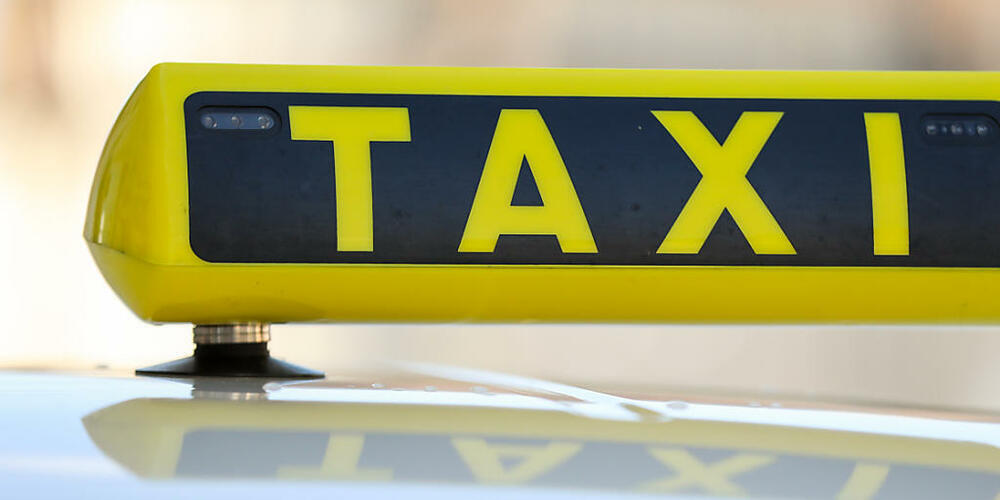 Die St. Galler Taxibetriebe könnten Konkurrenz von Uber und anderen Dienstleistern bekommen, die über eine App bestellt werden. (Archivbild)