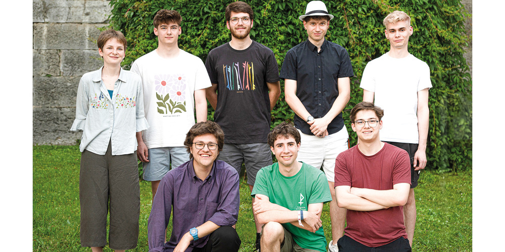 Sie bringen das Jugendparlament Schaffhausen wieder zum Leben: Lara Damiano, Dimitrij Ruh, Noel Wangler, Nicolas Hirt, David Vögeli (o.v.l.), Maxim Mäder, Aaron Junker und David Ruh (u.v.l.) laden am kommenden Sonntag zur Versammlung ein.