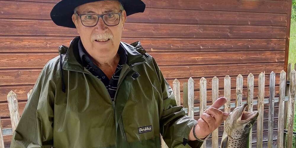 Ernst Dornbierer aus Schiers überlistete letzte Woche eine 50 cm-Seeforelle. 