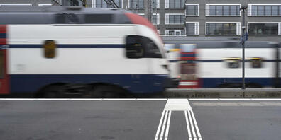 Der ZVV ist auch finanziell wieder besser unterwegs. Erstmals seit 2020 seien keine Pandemieeffekte mehr spürbar. Eine Preiserhöhung soll es voraussichtlich erst im kommenden Jahr wieder geben. (Archivbild)
