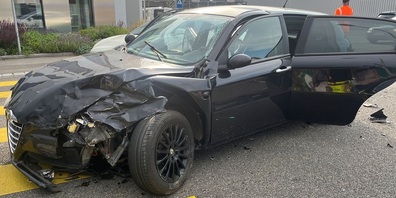 Beim Verkehrsunfall entstand Sachschaden von mehreren Zehntausend Franken. 