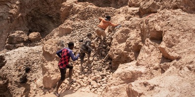 Schätzungen gehen davon aus, dass in der DRK bis zu 40’000 Kinder in den Minen arbeiten.