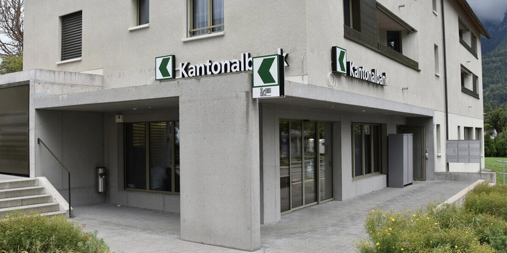 Die St. Galler Kantonalbank zügelt ihre Niederlassung in Flums an die Bergstrasse. Die neuen Räume öffnen für die Bevölkerung eine Woche lang die Türen.