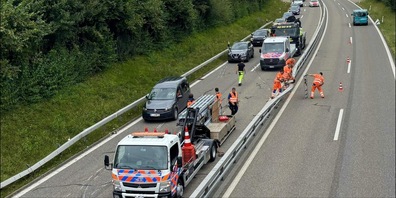 A52 Rückstau und Reparatur der Leitplanke 