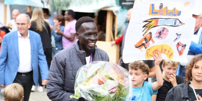 Wie ein König wurde Dominic Lobalu von seinen vielen Fans begrüsst.
