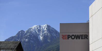 Mehrere Gemeinden der Val Lumnezia waren gemäss der Energieversorgerin Repower am Dienstagmorgen kurzzeitig ohne Strom. Im Bild der Hauptsitz von Repower in Poschiavo. (Archivbild)