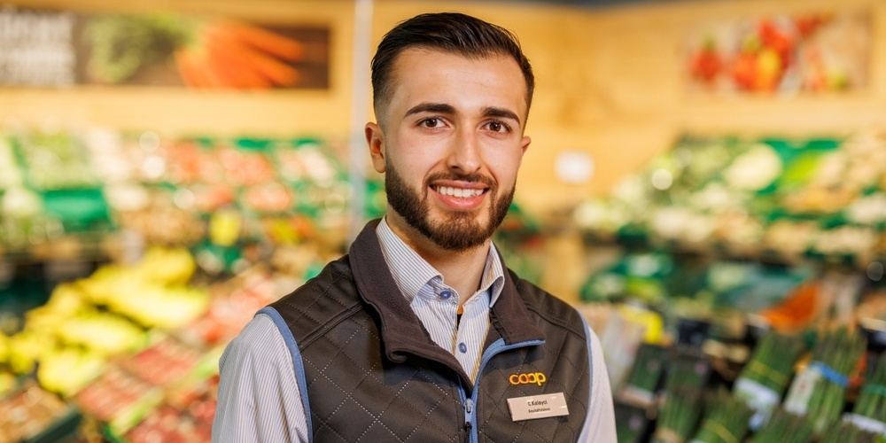 Der Geschäftsführer der Mönchaltorfer Coop-Filiale: Cem Kalayci.