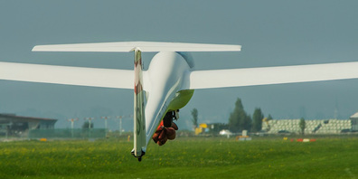 Die SG Säntis lädt in ihren Hangar am Flugplatz Altenrhein ein.