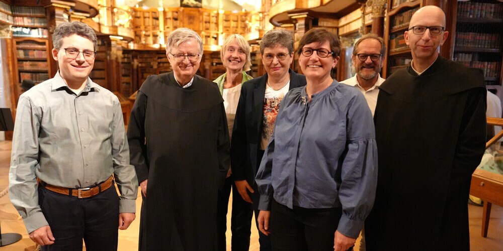 Albert Holenstein, Leiter Fachstelle kirchliches Kulturerbe bei der Stibi St.Gallen, Pater Beda Szukics (Abtei Muri Gries), Kerstin Lau (Kloster Mariastein), Gabriella Hanke Knaus (KIoster Mariastein), Dörthe Führer (Luzern), Cornel Dora (Stiftsbibliothekar St.Gallen) und Pater Justinus Pagnamenta (Kloster Einsiedeln, Obmann der Arbeitsgemeinschaft der Schweizer Stiftsbibliothekare)