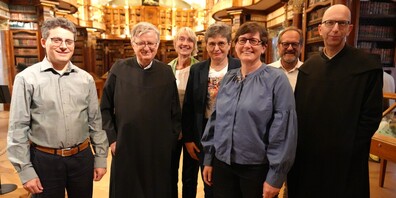Albert Holenstein, Leiter Fachstelle kirchliches Kulturerbe bei der Stibi St.Gallen, Pater Beda Szukics (Abtei Muri Gries), Kerstin Lau (Kloster Mariastein), Gabriella Hanke Knaus (KIoster Mariastein), Dörthe Führer (Luzern), Cornel Dora (Stiftsbibliothekar St.Gallen) und Pater Justinus Pagnamenta (Kloster Einsiedeln, Obmann der Arbeitsgemeinschaft der Schweizer Stiftsbibliothekare)