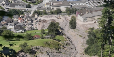 Die aktuellen Bauarbeiten am Schutzdamm Ende August 2024 in Schwanden, das zur Gemeinde Glarus Süd gehört.