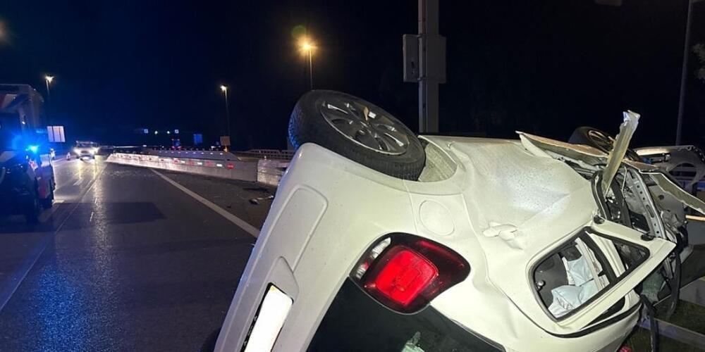 Der Junglenker entstieg dem total beschädigten Auto mit lediglich leichten Verletzungen.