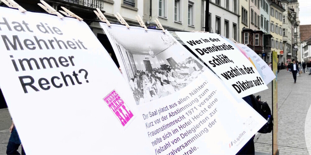 Die Ausstellung lädt zum Nachdenken über die Demokratie in der heutigen Zeit ein.