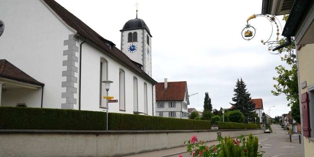 Die katholische Kirche St.Notker dominiert das Dorfbild und gilt als Wahrzeichen von Häggenschwil. Doch das Präsidium der Kirchgemeinde will niemand. Jetzt läuft es auf eine Fusion hinaus.