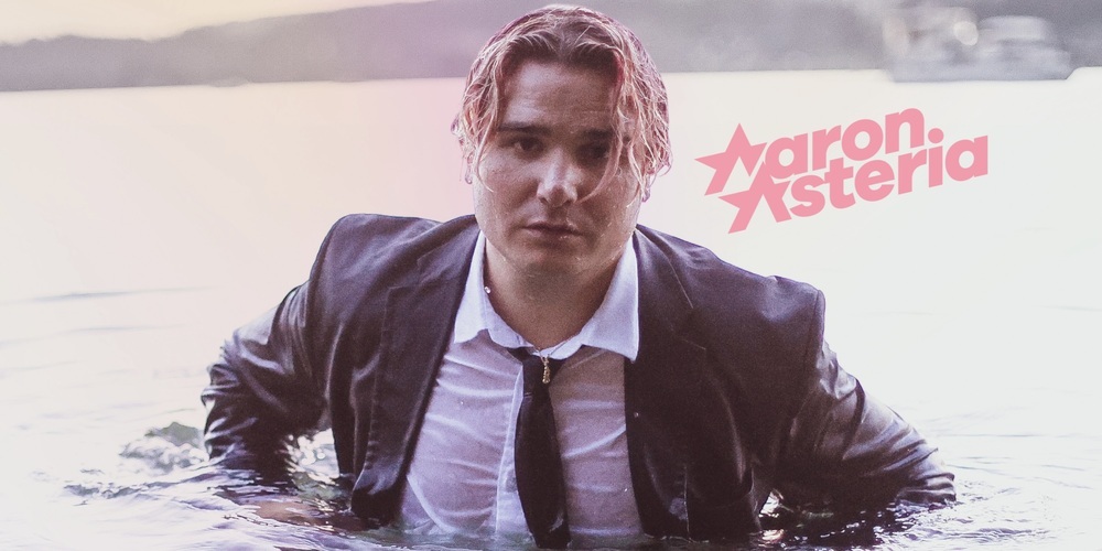 Cover Bild des neuen Songs «Holy Water von Aaron Asteria