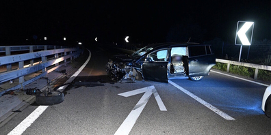 Selbst- statt Wildunfall: Ein Autofahrer weicht bei Mels einem Fuchs aus und verunfallt deshalb selbst.