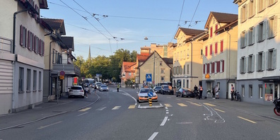 Die Motorradfahrerin kam zu Fall, blieb aber glücklicherweise unverletzt.