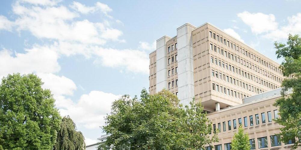 Der Aargauer Regierungsrat hat das Finanzziel für das Kantonsspital Aarau (KSA) leicht erhöht. Derzeit wird das KSA neu gebaut. (Archivbild)