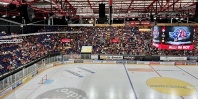 Blick von den Rängen der SGKB Arena in Rapperswil auf das Eis. (Archivbild)