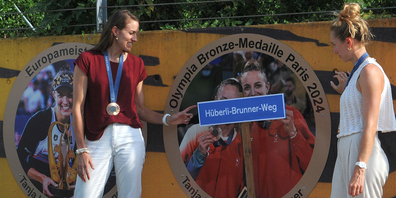 Strahlende Gewinnerinnen: Das ehemalige Beachvolleyball-Team bei der Ehrung in Reichenburg im letzten Jahr.