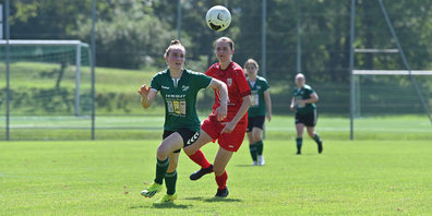 Den Ball im Fokus: Hausens Noela Dähler (links) gegen Anna Bingisser.