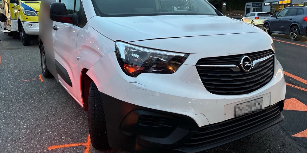 Der Rettungsdienst brachte den Töfffahrer ins Spital.