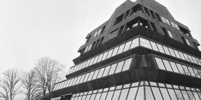 Die Klinik Pyramide am See muss aus diesem markanten Gebäude, dem 60 Jahre alten Ferro-Haus, ausziehen. (Archivaufnahme)