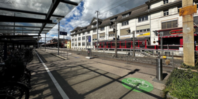 Auf einem Stadtrundgang anlässlich der Europäischen Tage des Denkmals wird das Velo im Bild und in der Struktur der Stadt Uster gezeigt.