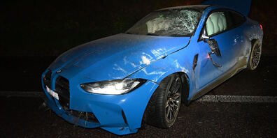 Bei der Einfahrt kam das Auto ins Schleudern.