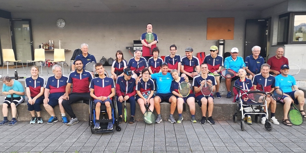 Der TC Oberriet lud die Athleten von PluSport Rheintal zu einem Tennistraining ein.