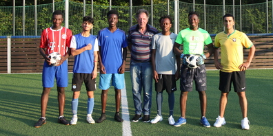 Sie wollen den Titel holen: Das Team Glattwägs United mit Trainer Erich Kreienbühl.
