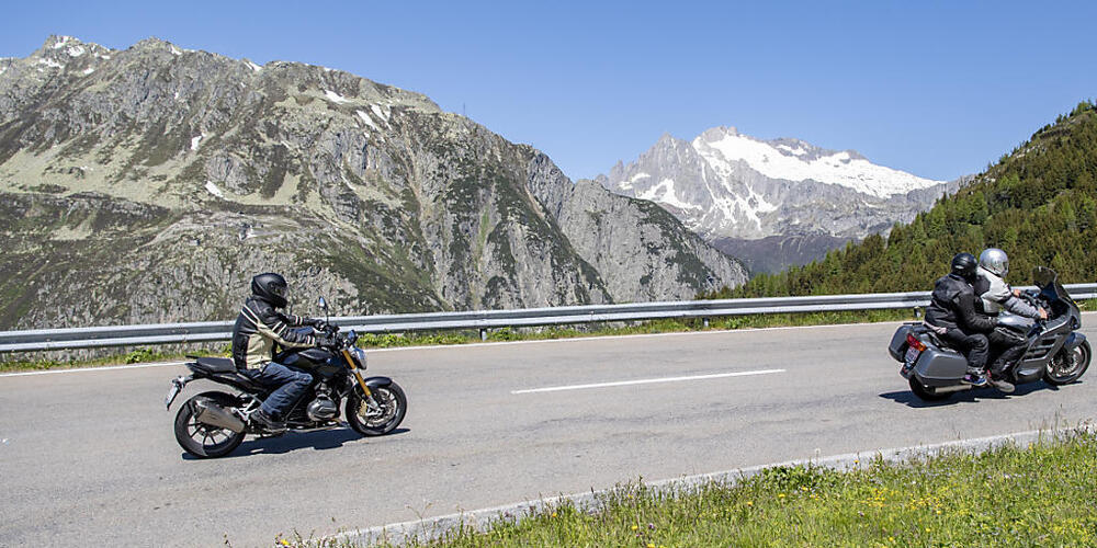 Motorradfahrer auf der Oberalppassstrasse. (Archivaufnahme)